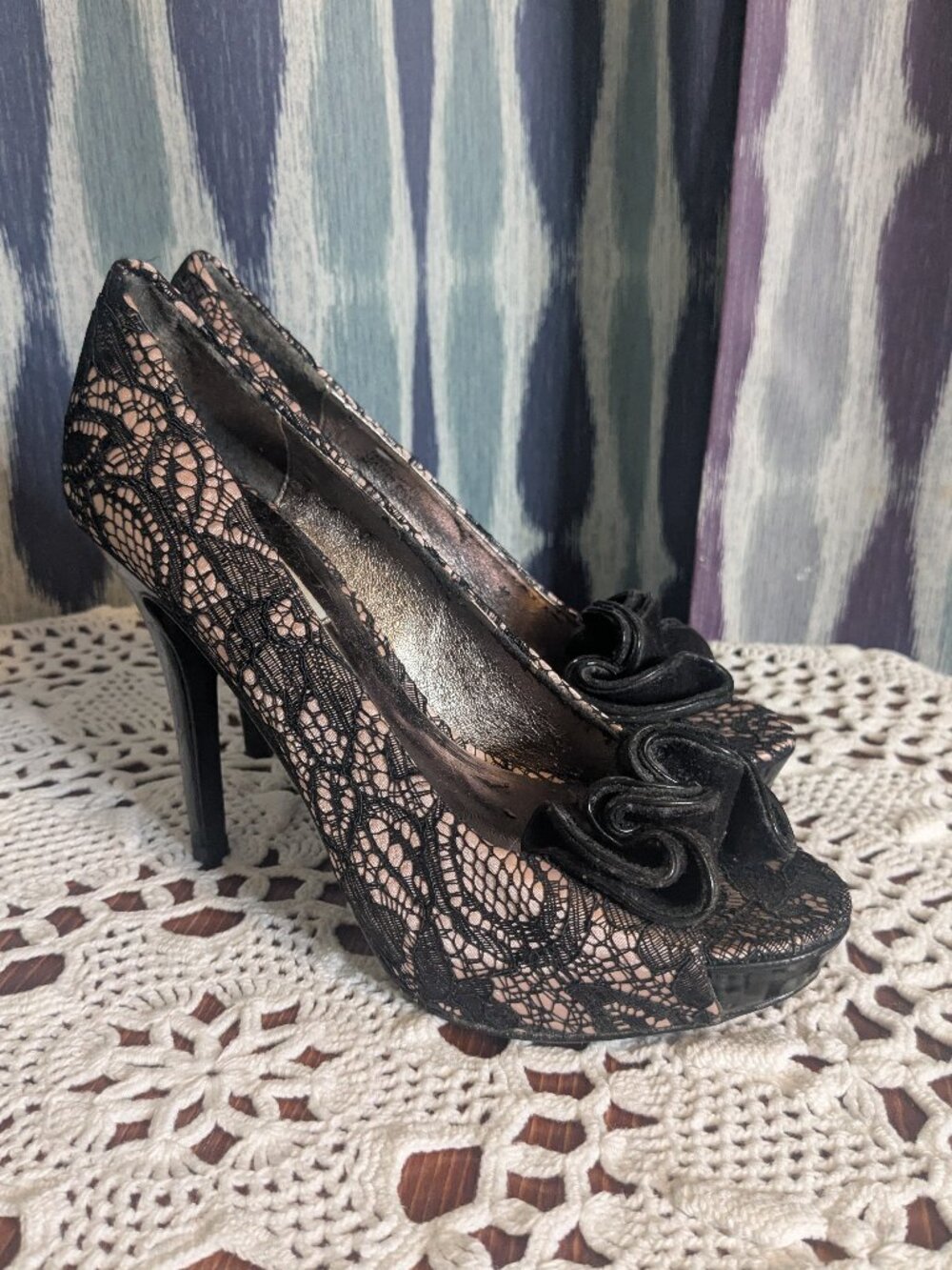 Steve Madden Lace Peep Toe Pumps | Black & Nude Heels | Size 8.5